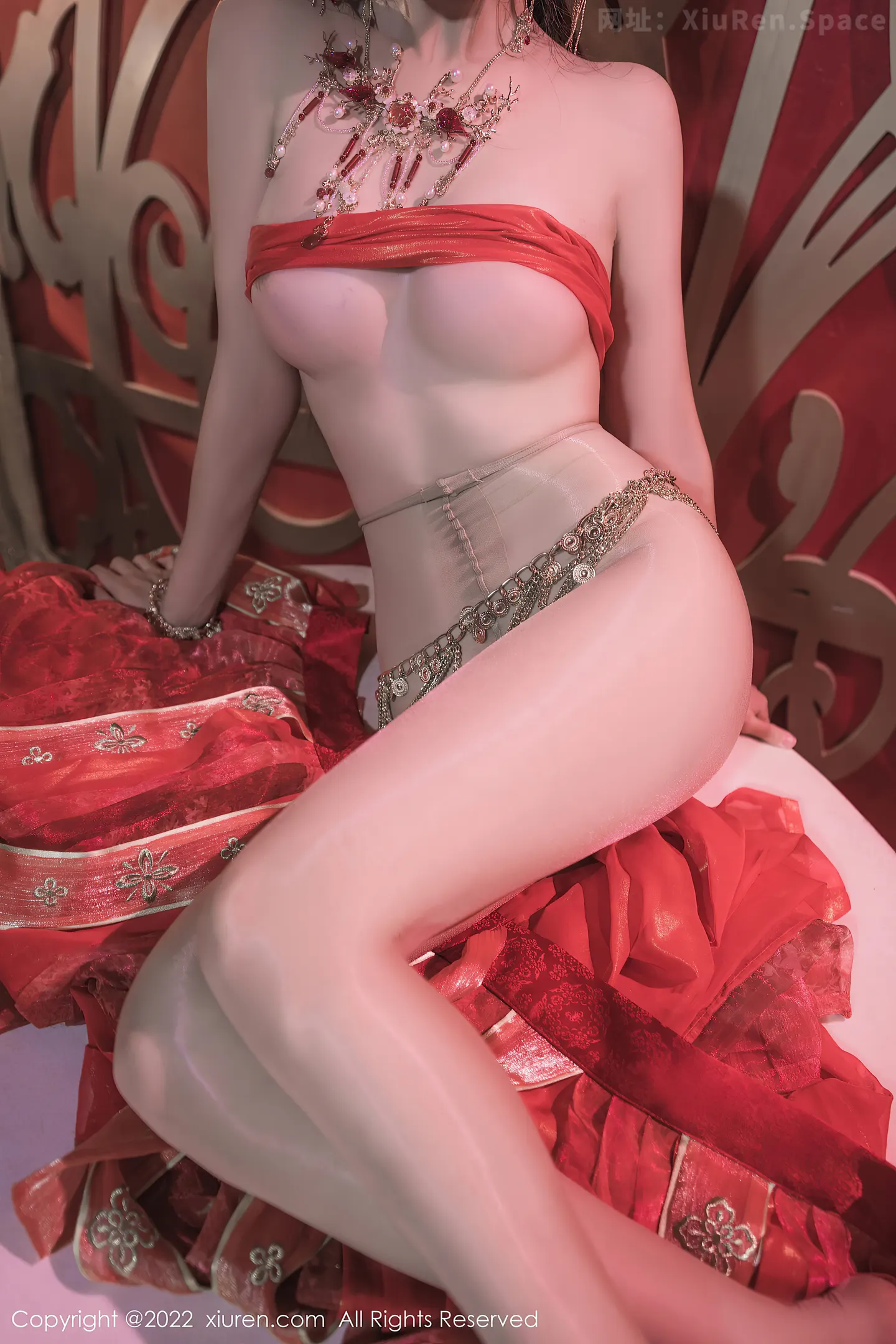 图片[6]-[XiuRen秀人网] VOL.5699 模特利世性感西域舞娘扮演红色薄纱连衣裙秀曼妙身姿诱惑写真63P-秀人网官方网站